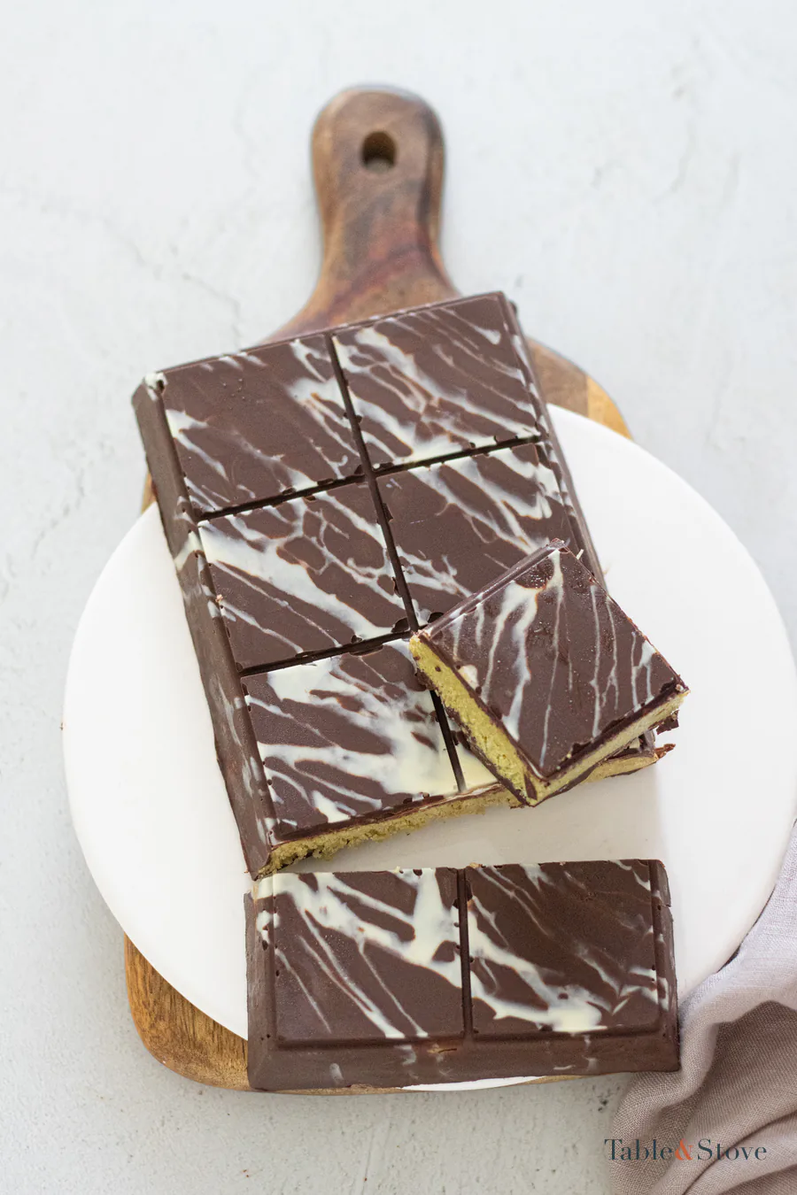 Sliced Dubai chocolate bar with a pistachio and crisp kataifi filling
